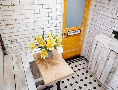 Δημόσιες τουαλέτες: Ποιος είναι ο πιο υγιεινός τρόπος να κάθεστε [βίντεο)